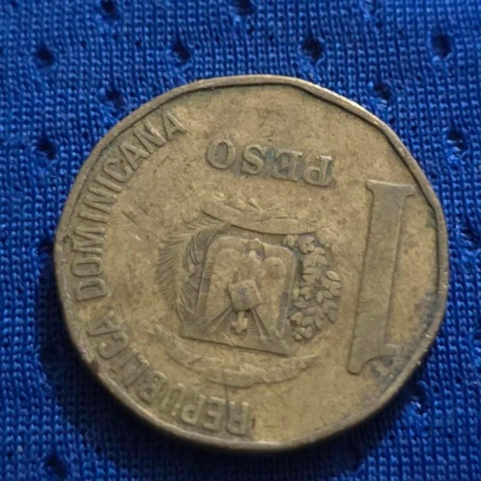 Dominican Republic 1 Peso Coin 749a
