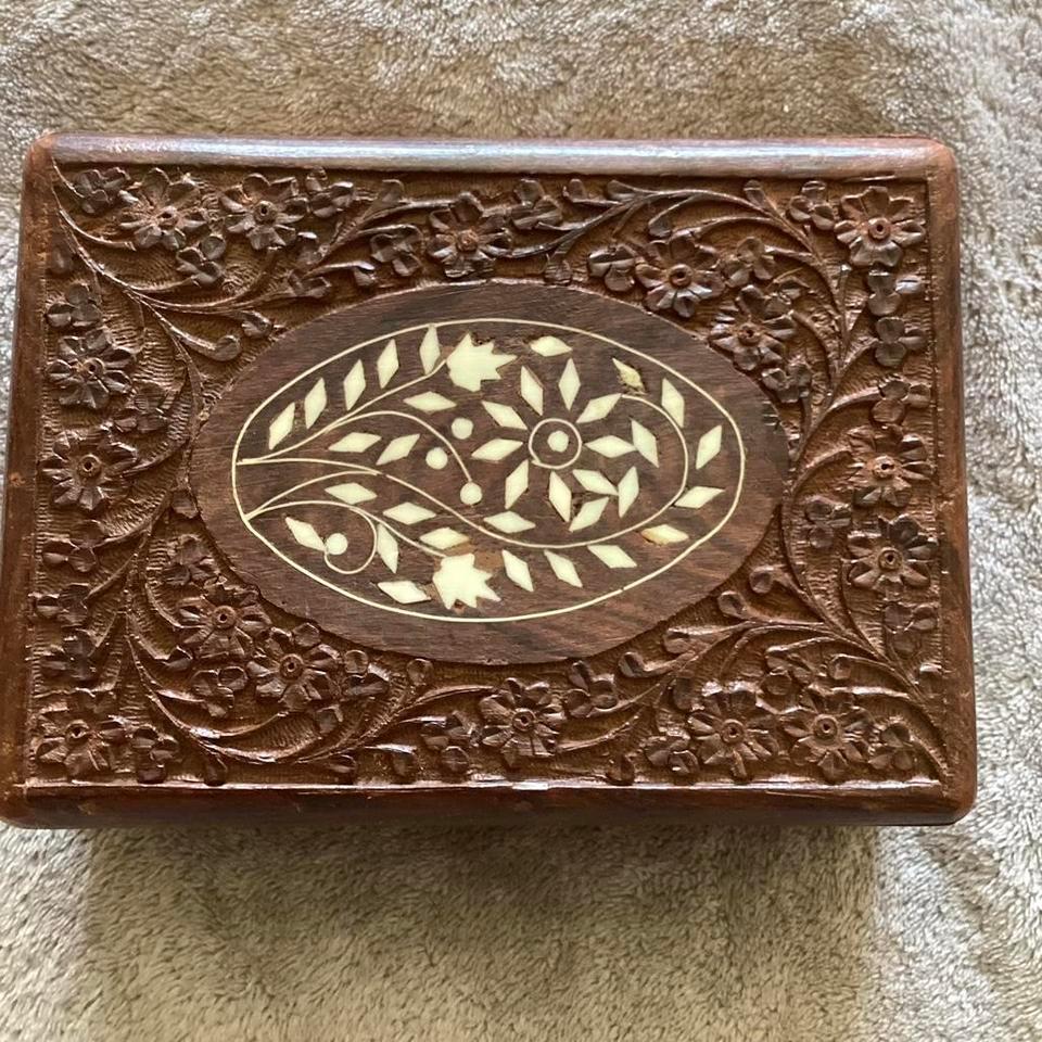 Vintage Hand Carved Floral Wood Trinketjewelry 4222