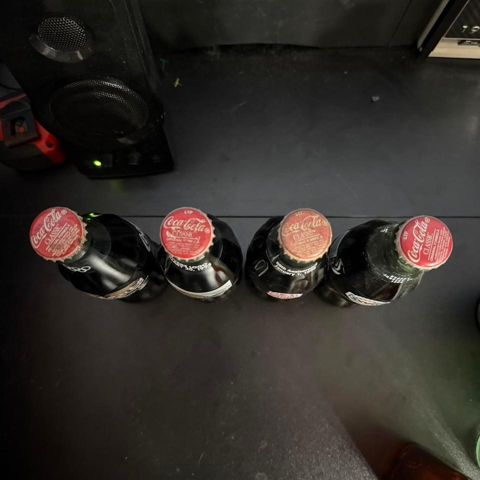 4 Vintage 90s Commemorative Coke 1450 6