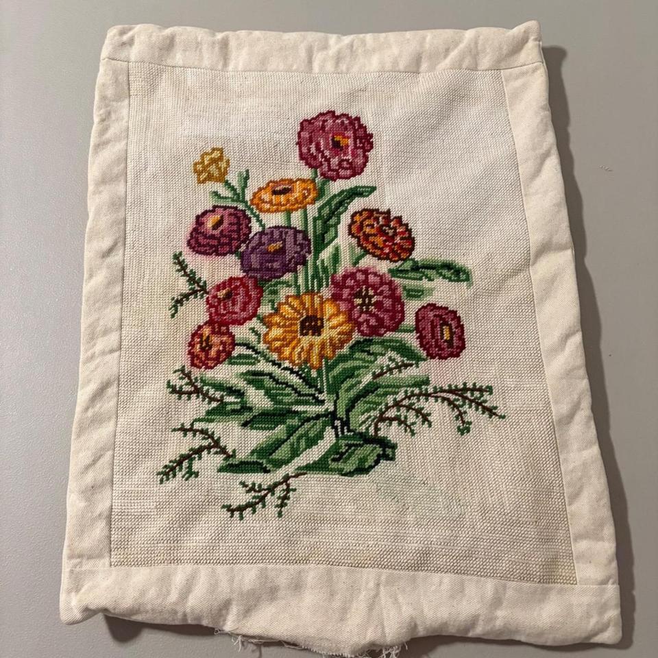 Vtg Floral Cross Stitch Embroidered 2b89