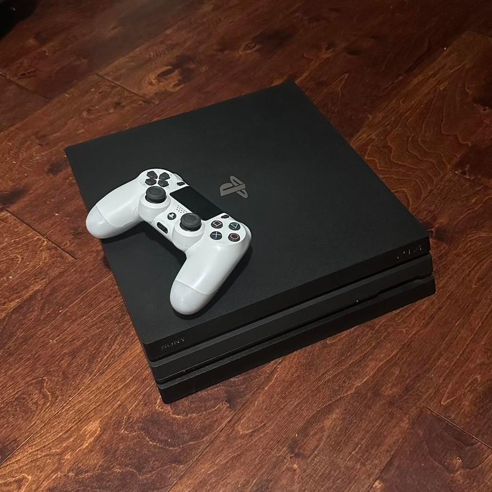 Ps4 Pro Comes With Controller 9570