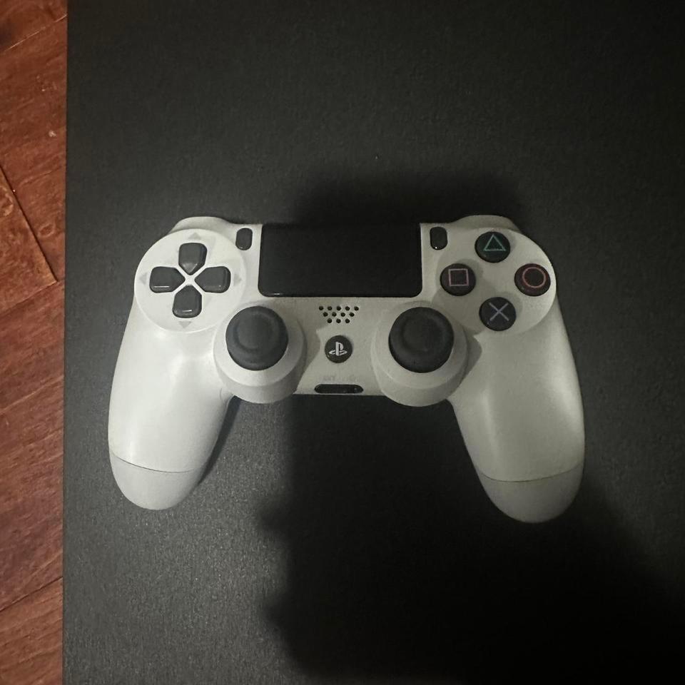 Ps4 Pro Comes With Controller 9570 2