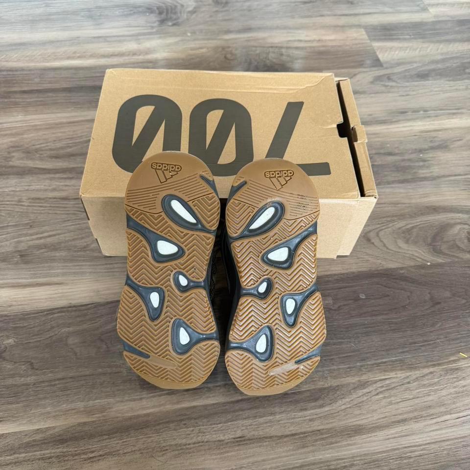 Yeezy Boost 700 V2 Grey De9d 4