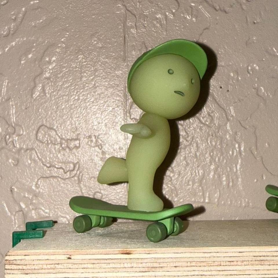 Green Glow In The Dark 8433 2