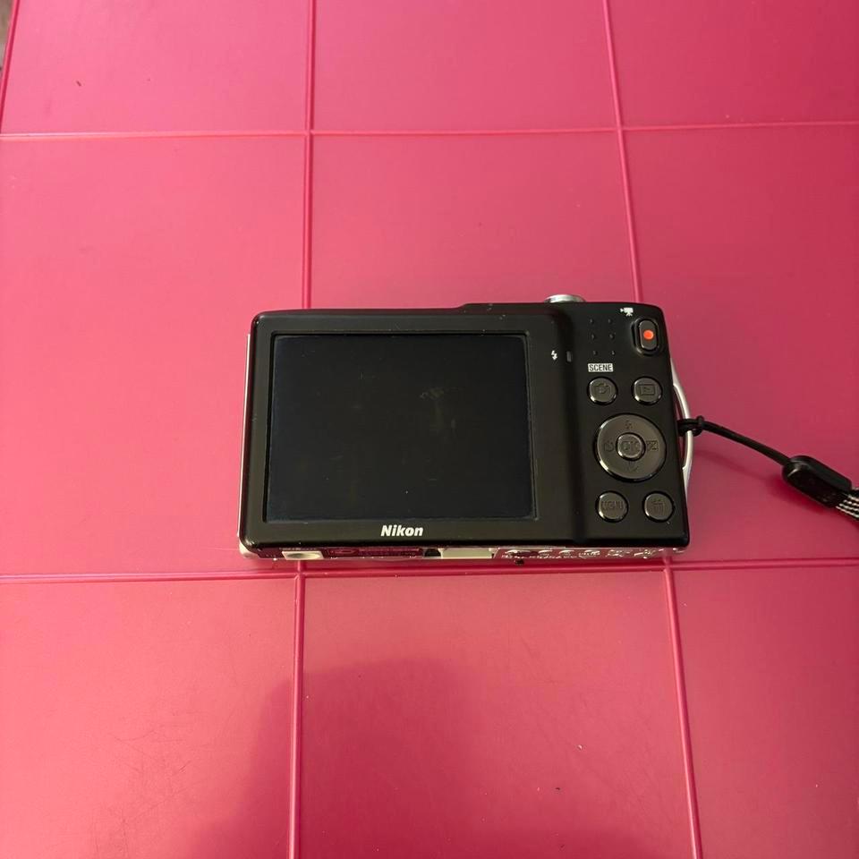 Nikon Coolpix S3300 Silver 160 Mp 6x D7e6 4