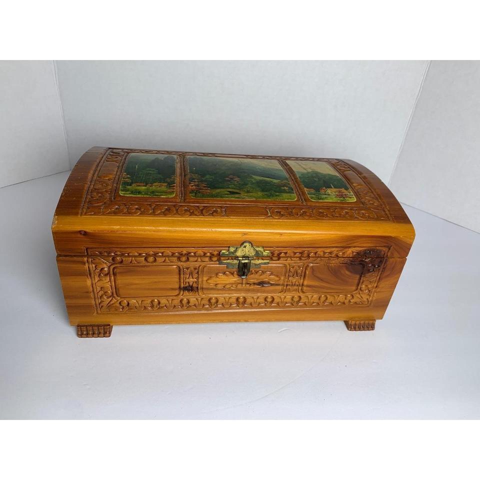 Vintage 70s Hand Carved Cedar Be6a
