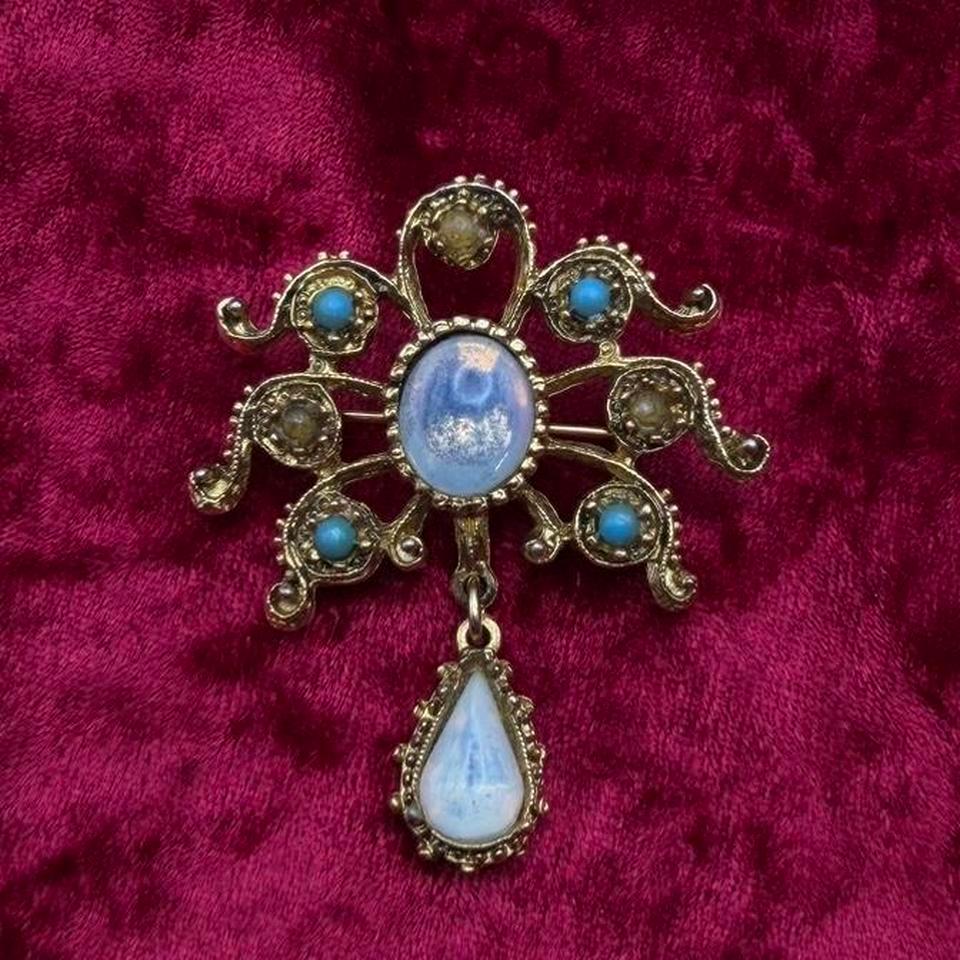 Vintage Gold Tone Ornamental Brooch 4d88