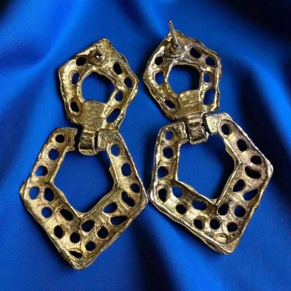 Gold Tone Square Earrings With F20e 2
