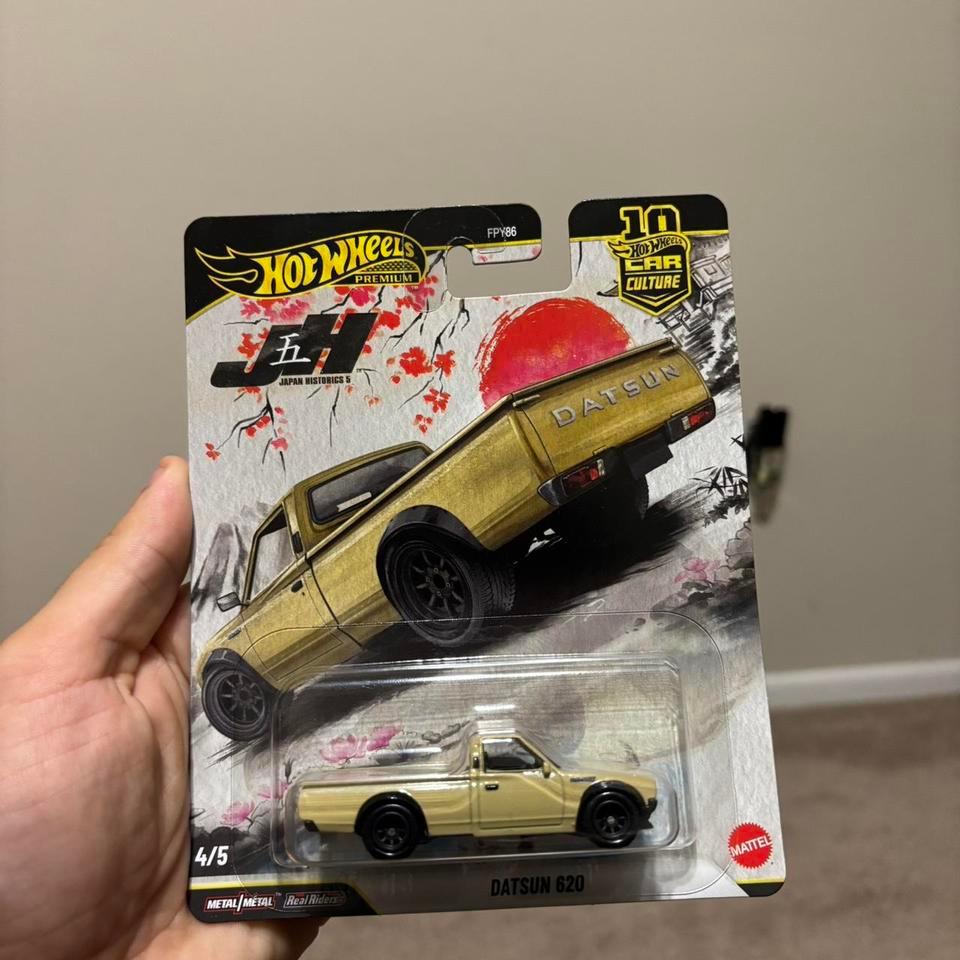 Hot Wheels Premium Datsun 620