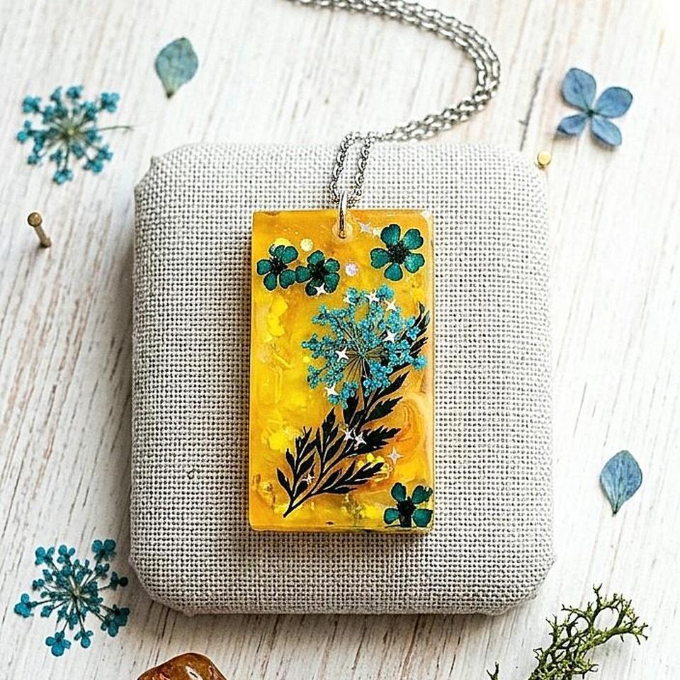 Sunny Yellow Sparkles Real Blue Dd95