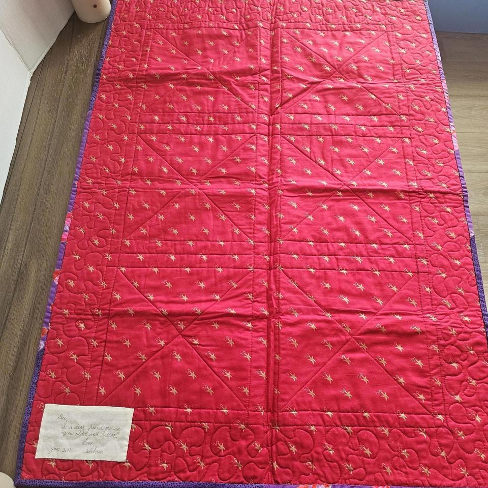 Red Hat Ladies Sofa Small D598 6