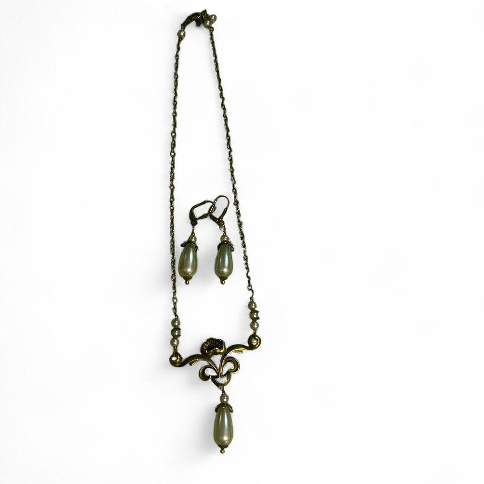 Green And Gold Tone Faux B826