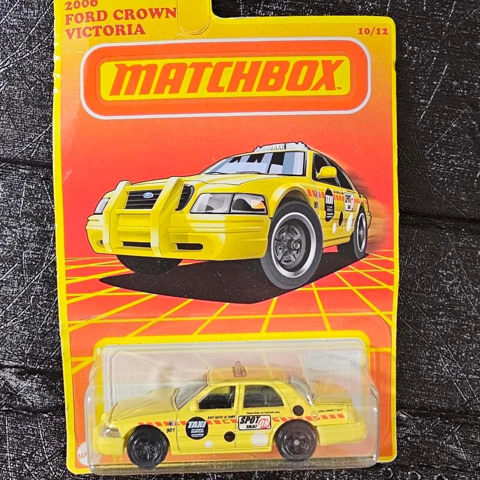 Matchbox 2006 Ford Crown Victoria 9477
