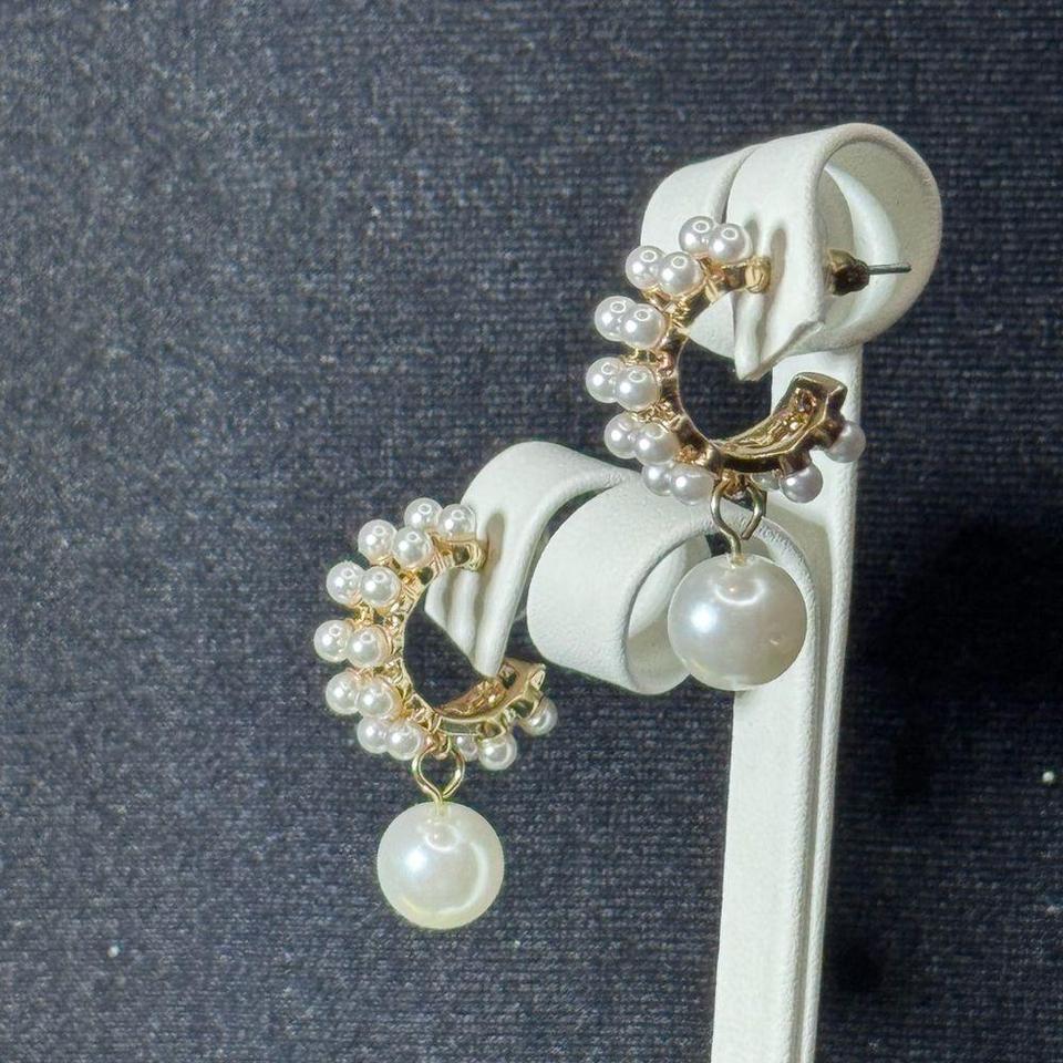 Isaac Mizrahi Gold Tone Pearl B41e 4