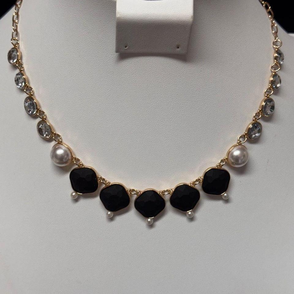 Elegant Necklace Featuring Black Stones