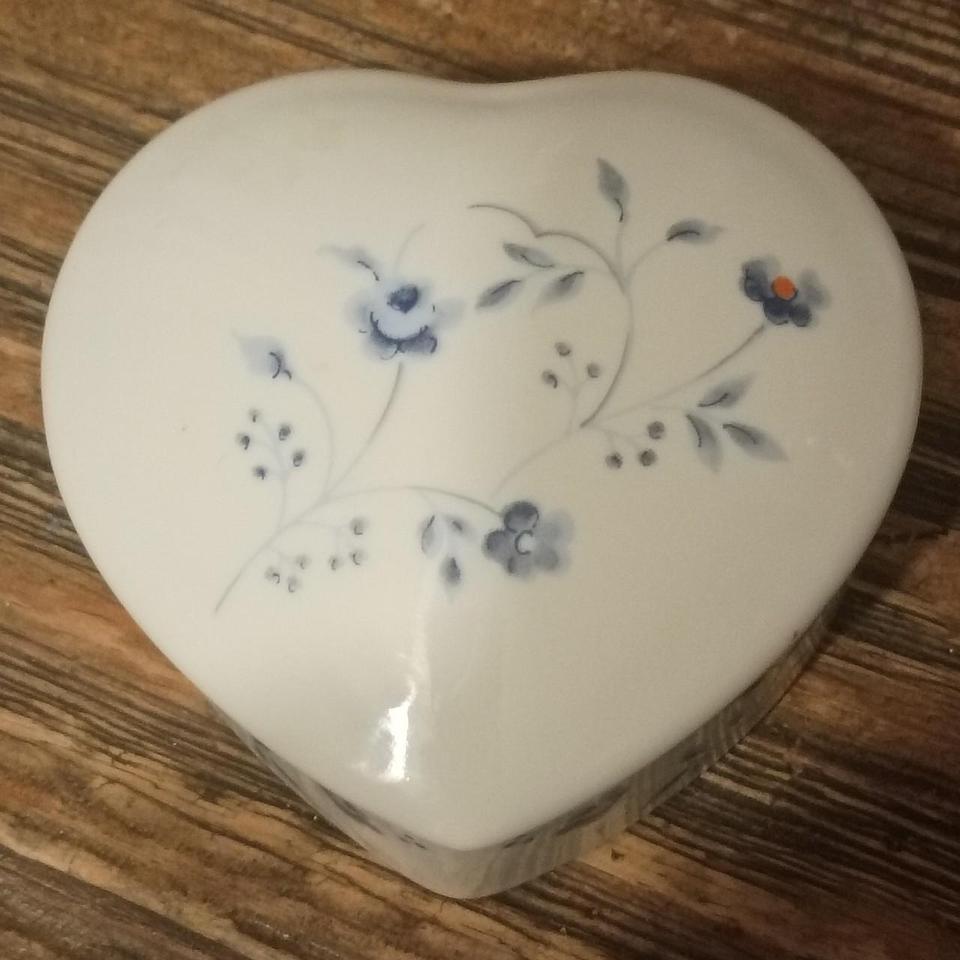 Blue Floral Heart Shaped Ceramic 50da