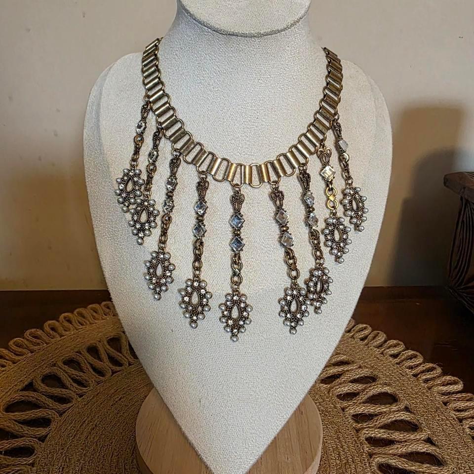 Vintage Victorian Style Gold Tone D575