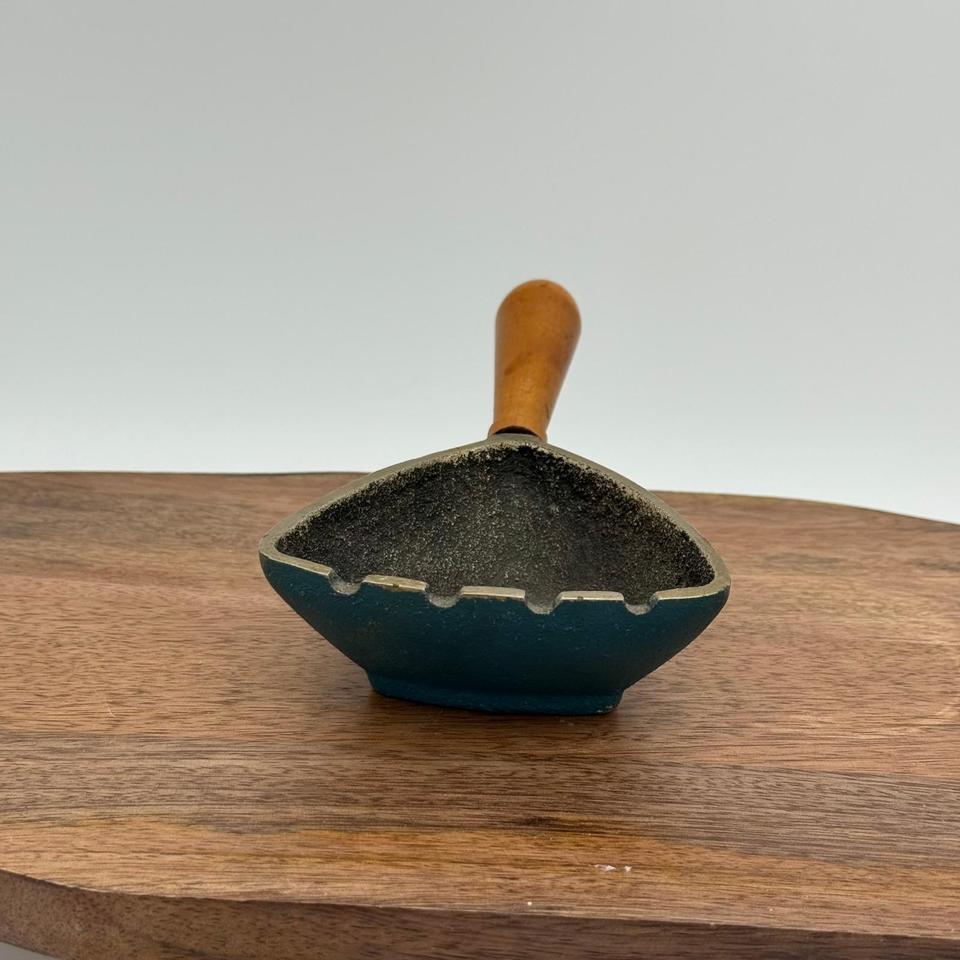 Vintage Cast Iron Ashtray Teal 61c5
