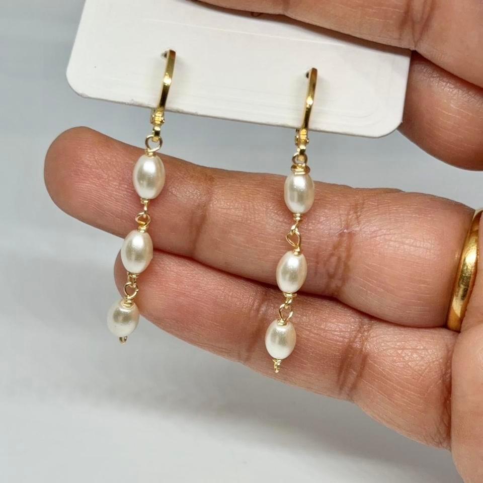 Pearl Drop Earrings With Gold C02c