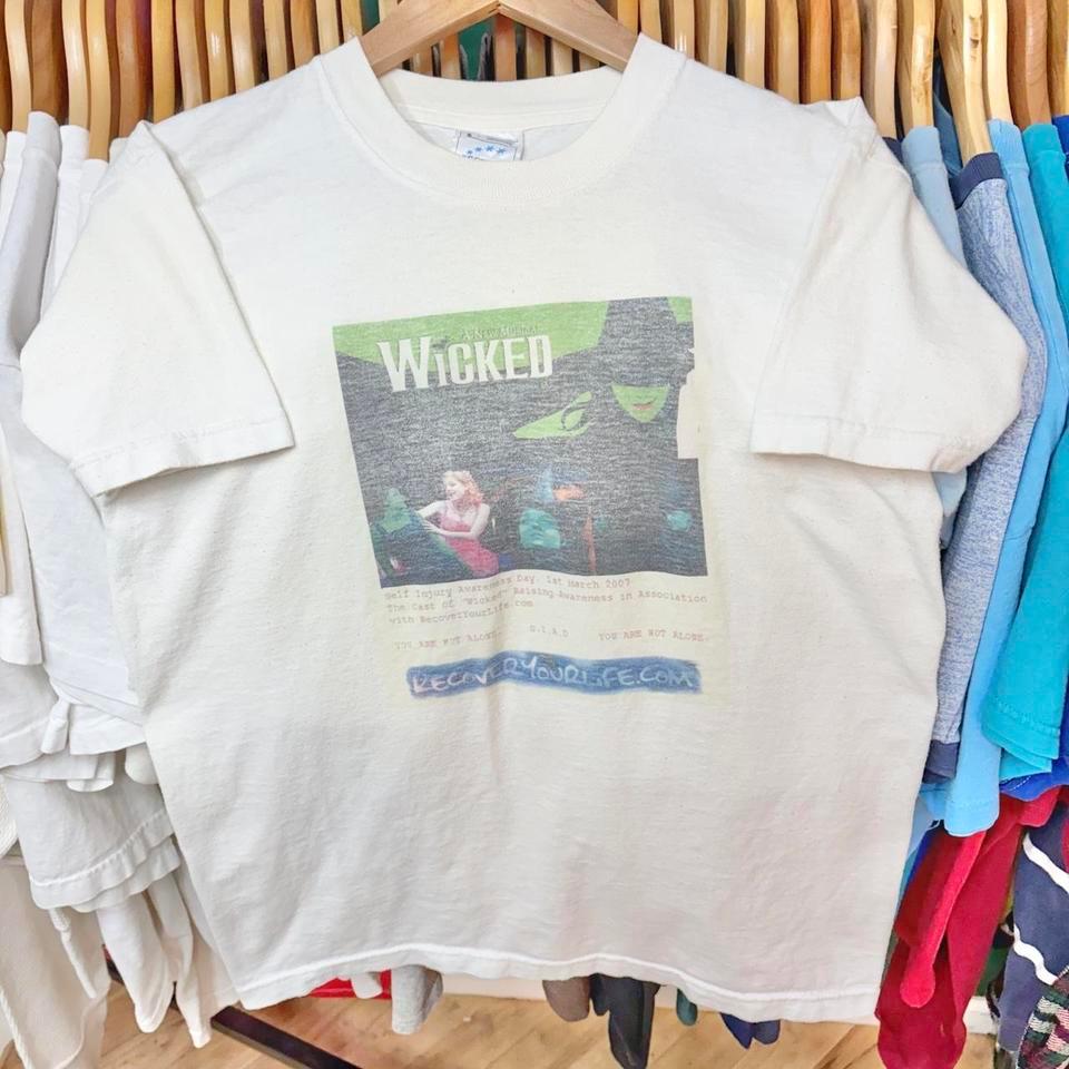 Vintage Graphic Tee Wicked Movie 679a