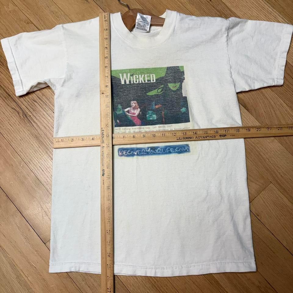 Vintage Graphic Tee Wicked Movie 679a 4