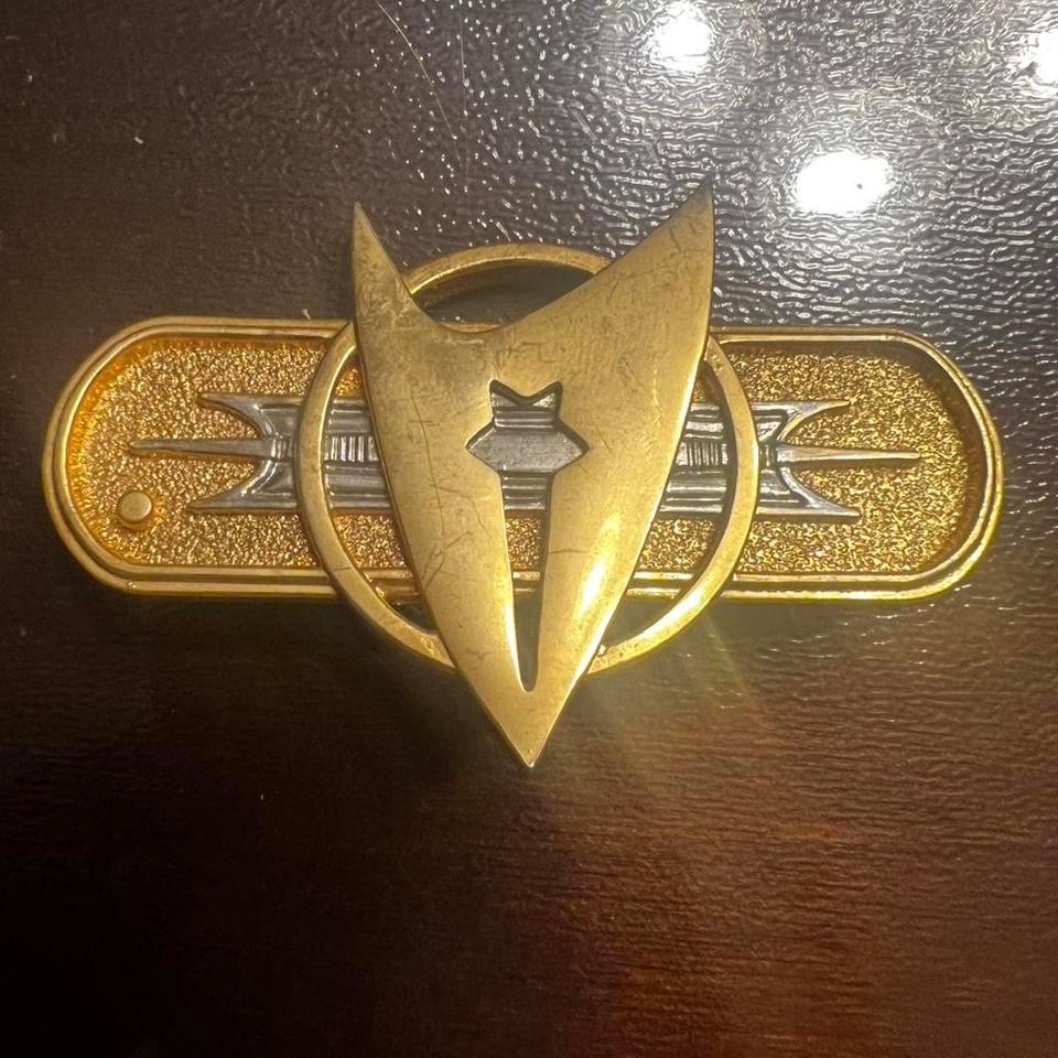 Star Trek Discovery Gold Pin 57e1