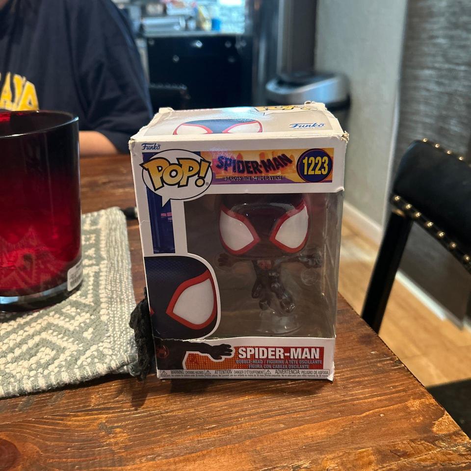 Funko Pop Marvel Spider Man Across F915