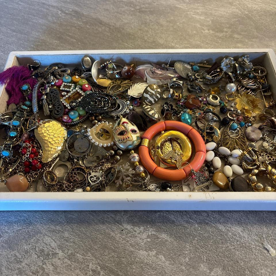 Jewelry Box With Lots Of E82f