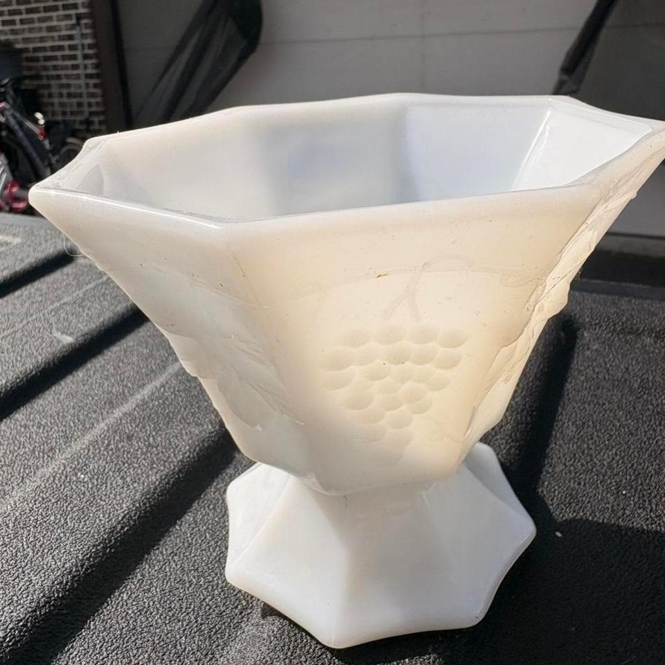 White Milk Glass Vase With 2d06 3