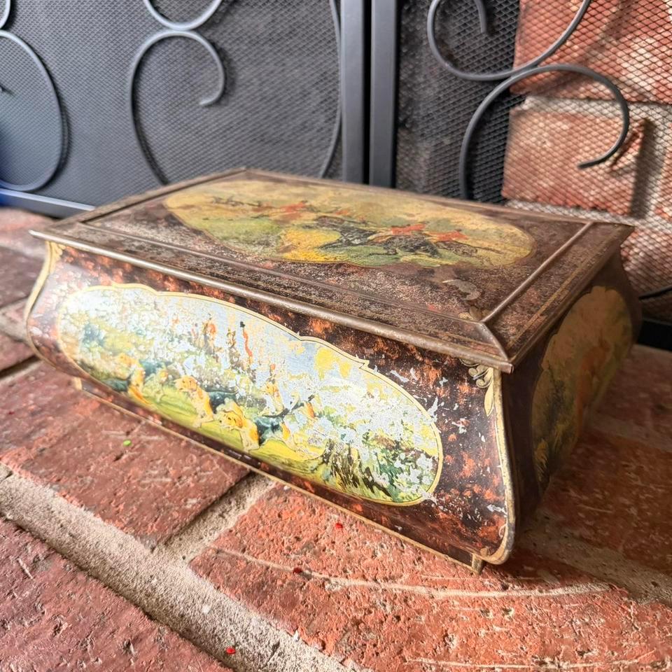 Vintage Metal Tin Box 93a3