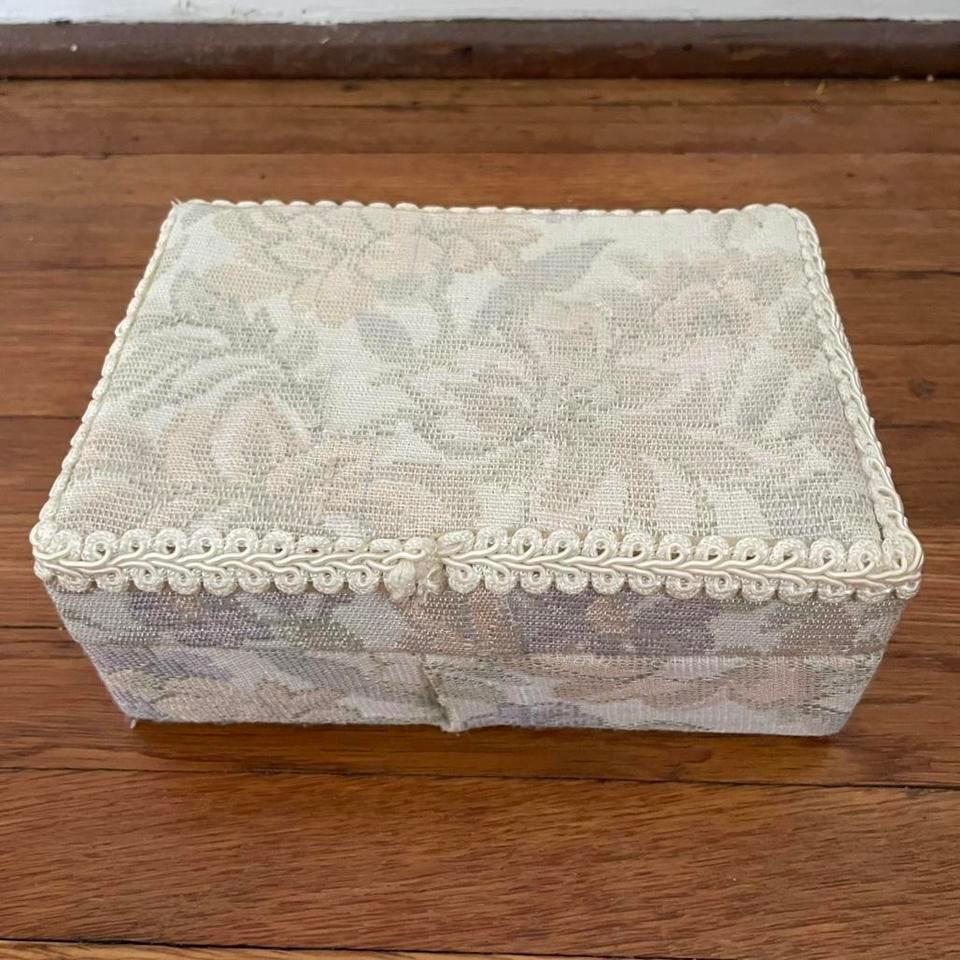 Tapestry Box With Floral Pattern F48c 4