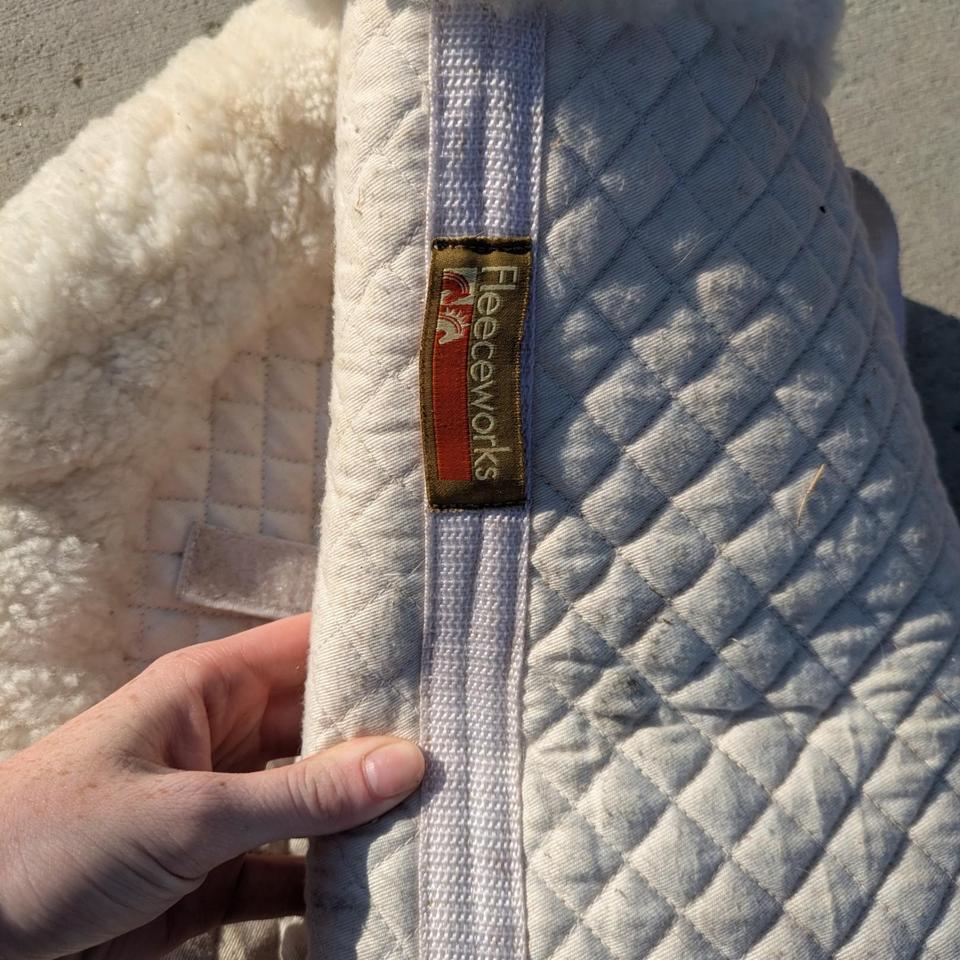 White Sheepskin Saddle Pad With D955 2