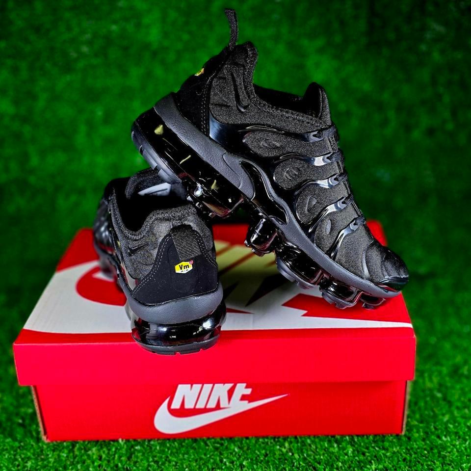 Nike Vapor Max Plus Trainers A28a 6