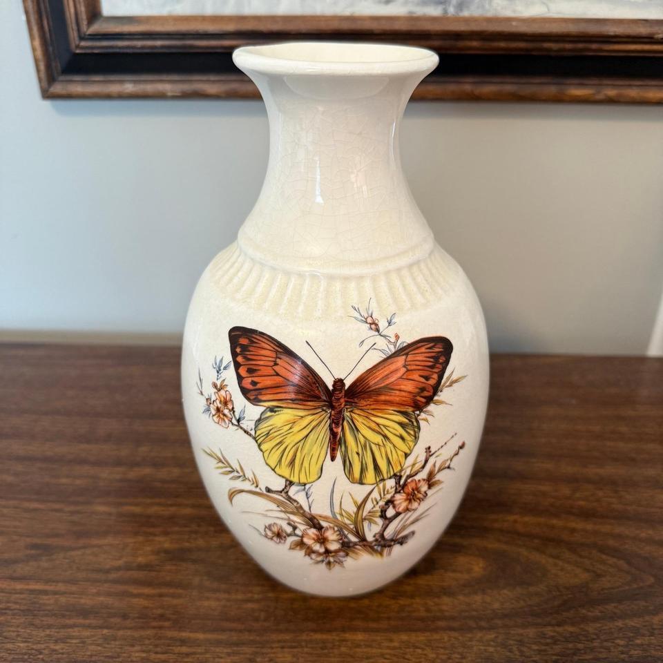 Vintage Ceramic Vase Butterfly Floral B084