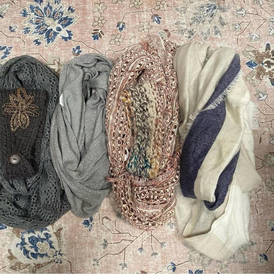 Lot Of 4 Cozy Scarves 5f3a 2