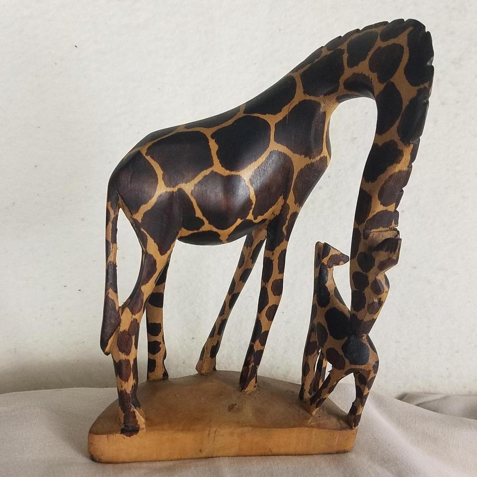 Giraffe Mother Calf Sculpture Hand 01d9