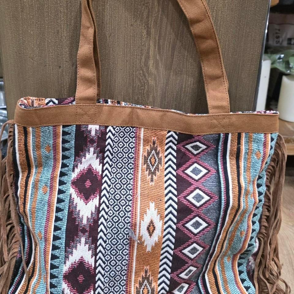 Esta Bolsa De Hombro Presenta C20a 2