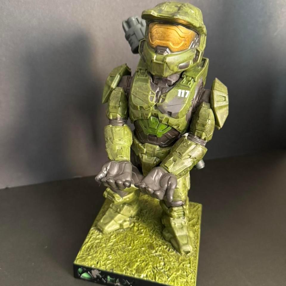 Halo Master Chief Green Statue 3a70
