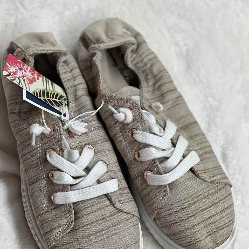 Tommy Bahama Casual Shoe Ships