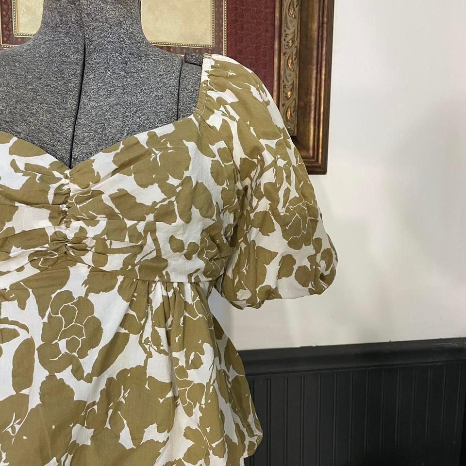 The Earthy Hued Flowers Pattern On 8
