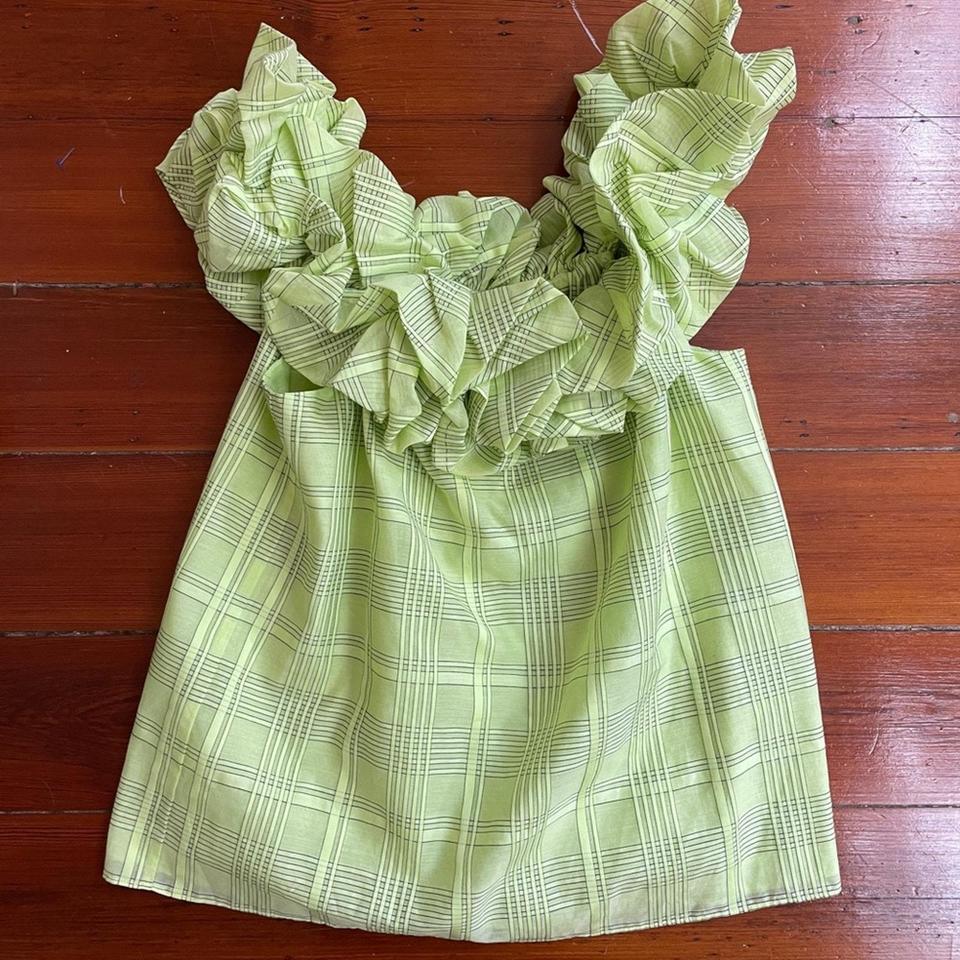 Luscious Ruffles Trim The Neckline 5f69 6