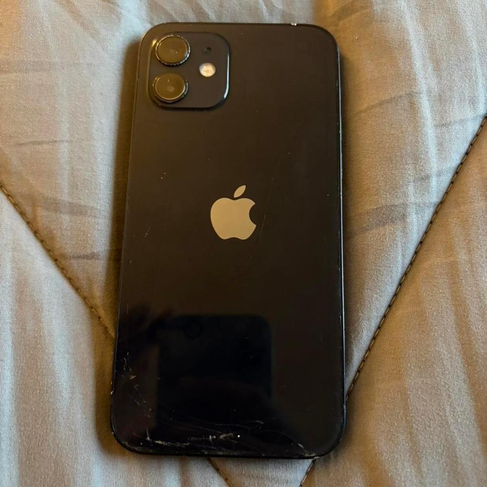 Iphone 12 Slight Cracks On B421 2