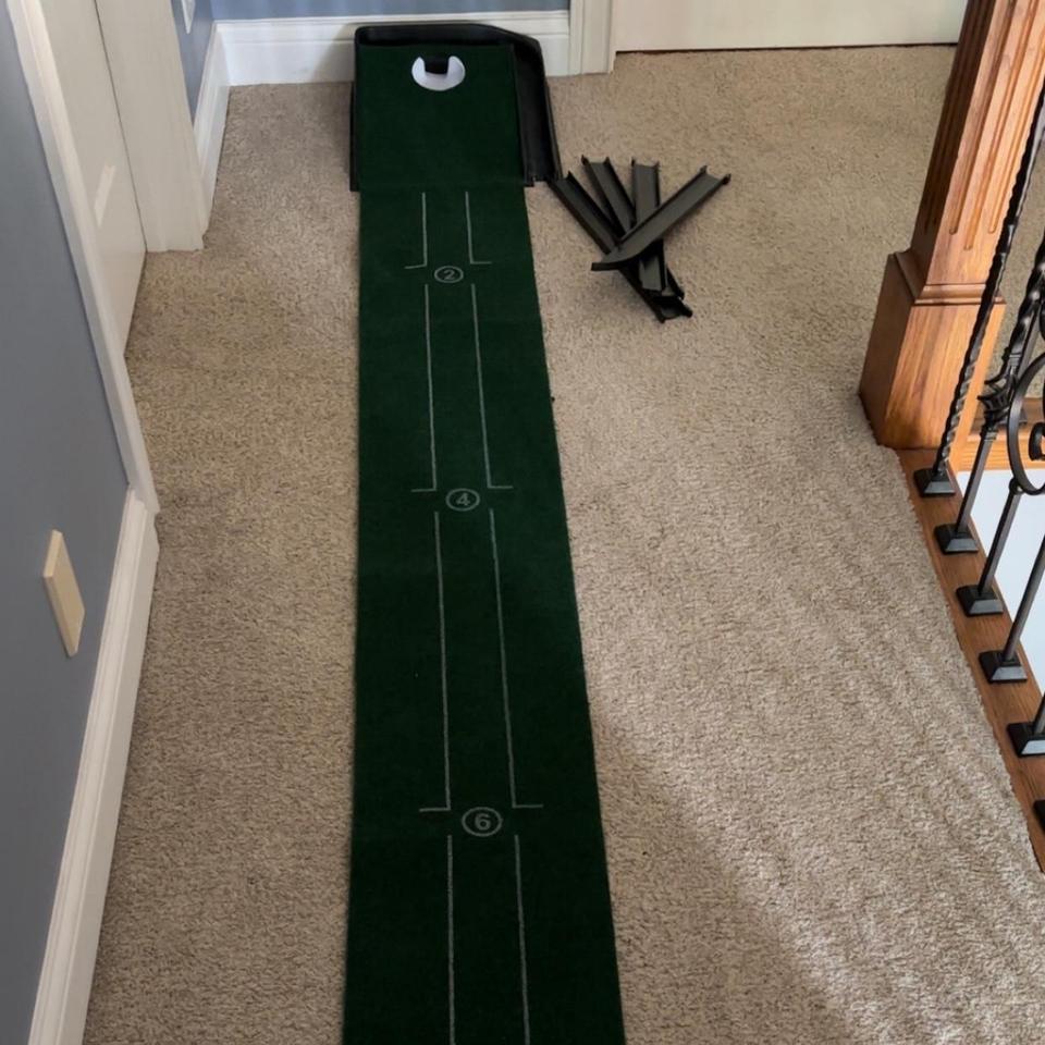 Golf Putting Mat With Ball