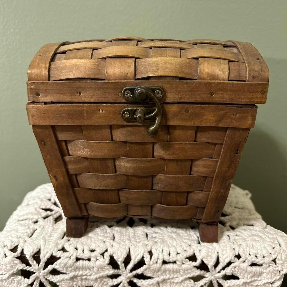 Small Woven Chest With Metal 64fd