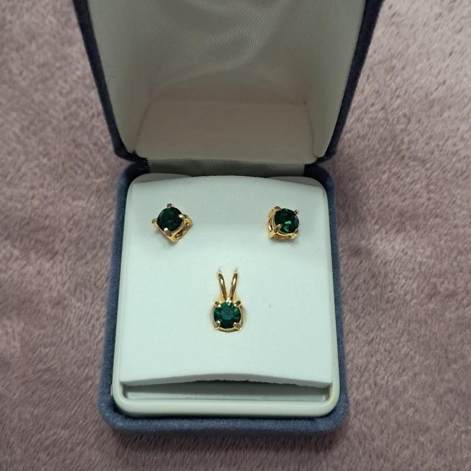 Vintage Gold With Green Gemstone 2c74