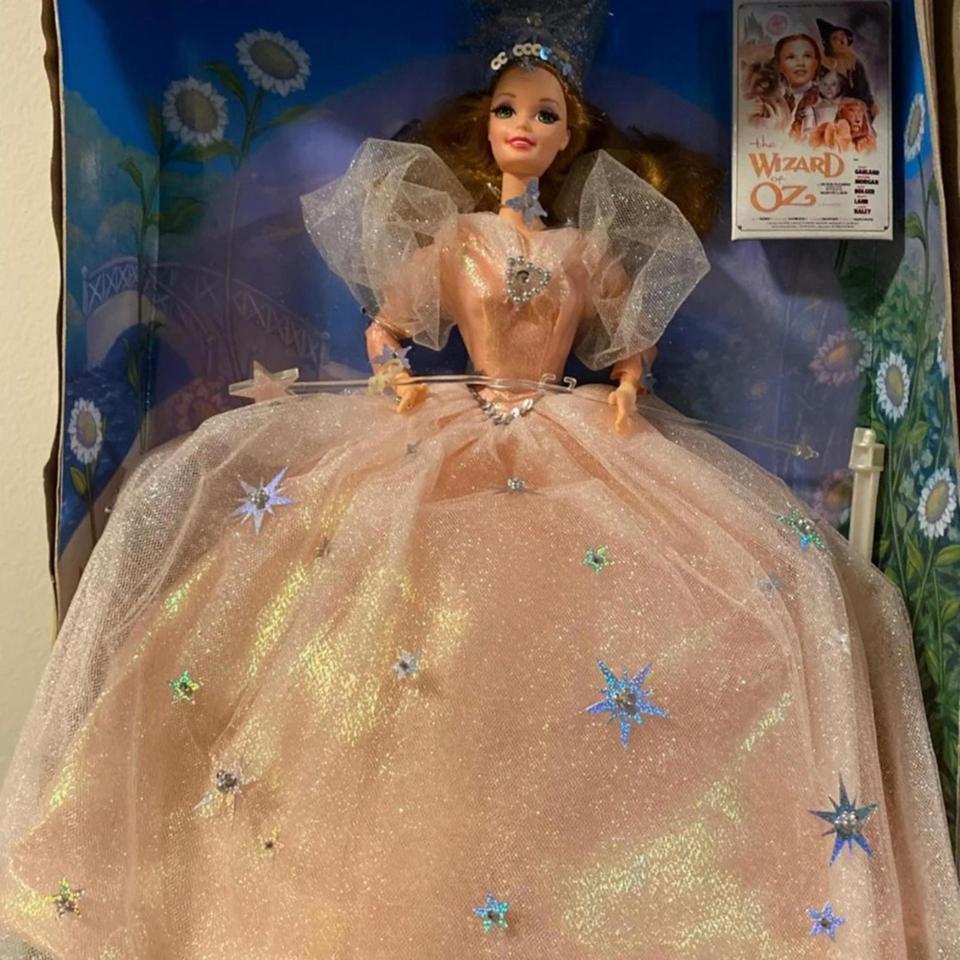 Collectors Edition Barbie Doll Featuring 2f0e