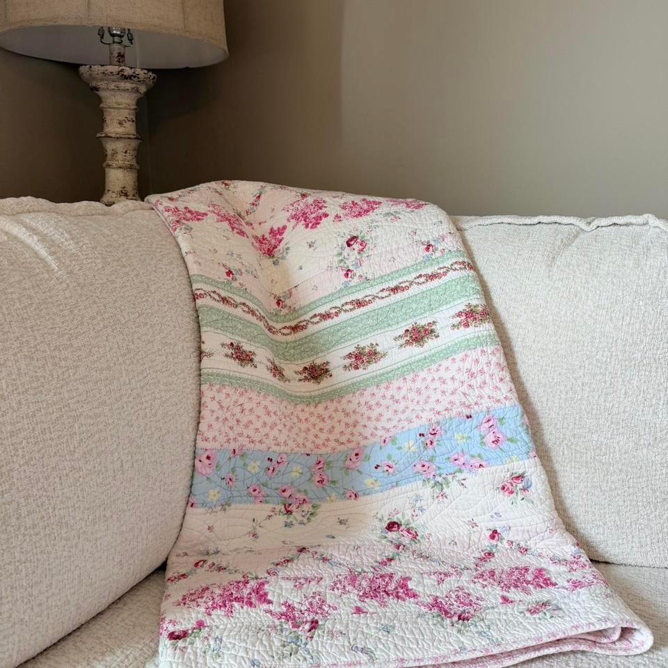 Shabby Chic Floral Quilt C788