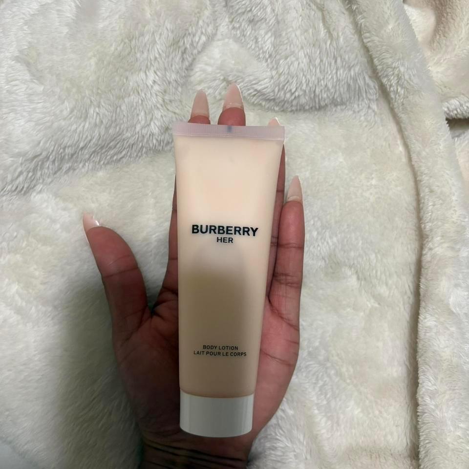 Burberry Her Body Lotion Smells B737 3