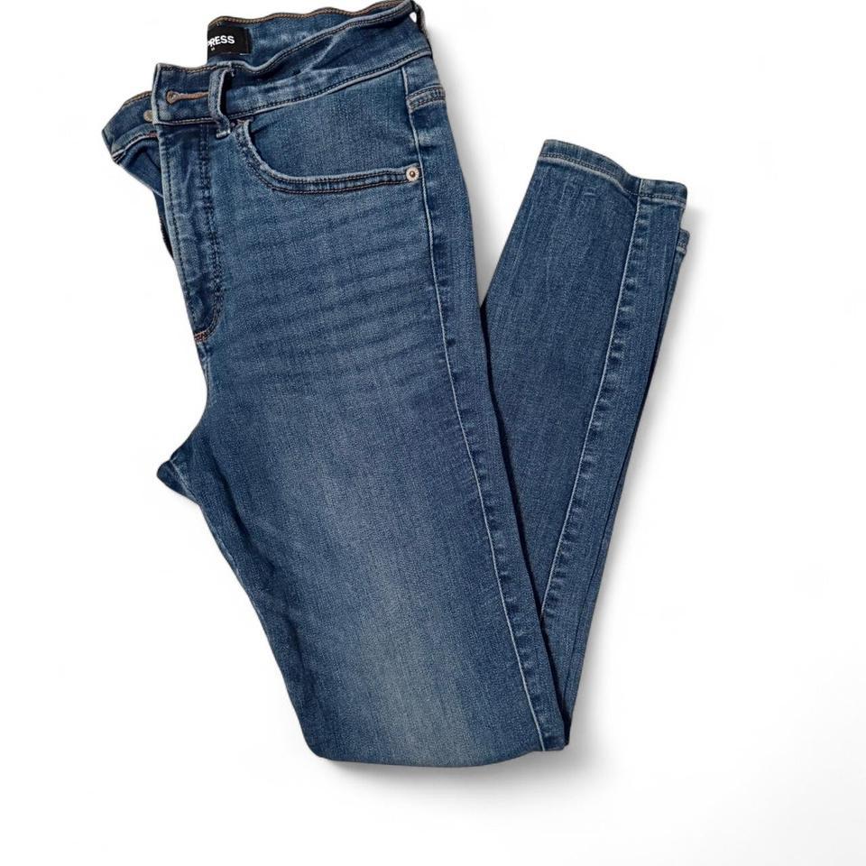 Medium Wash High Rise Distressed 74c8