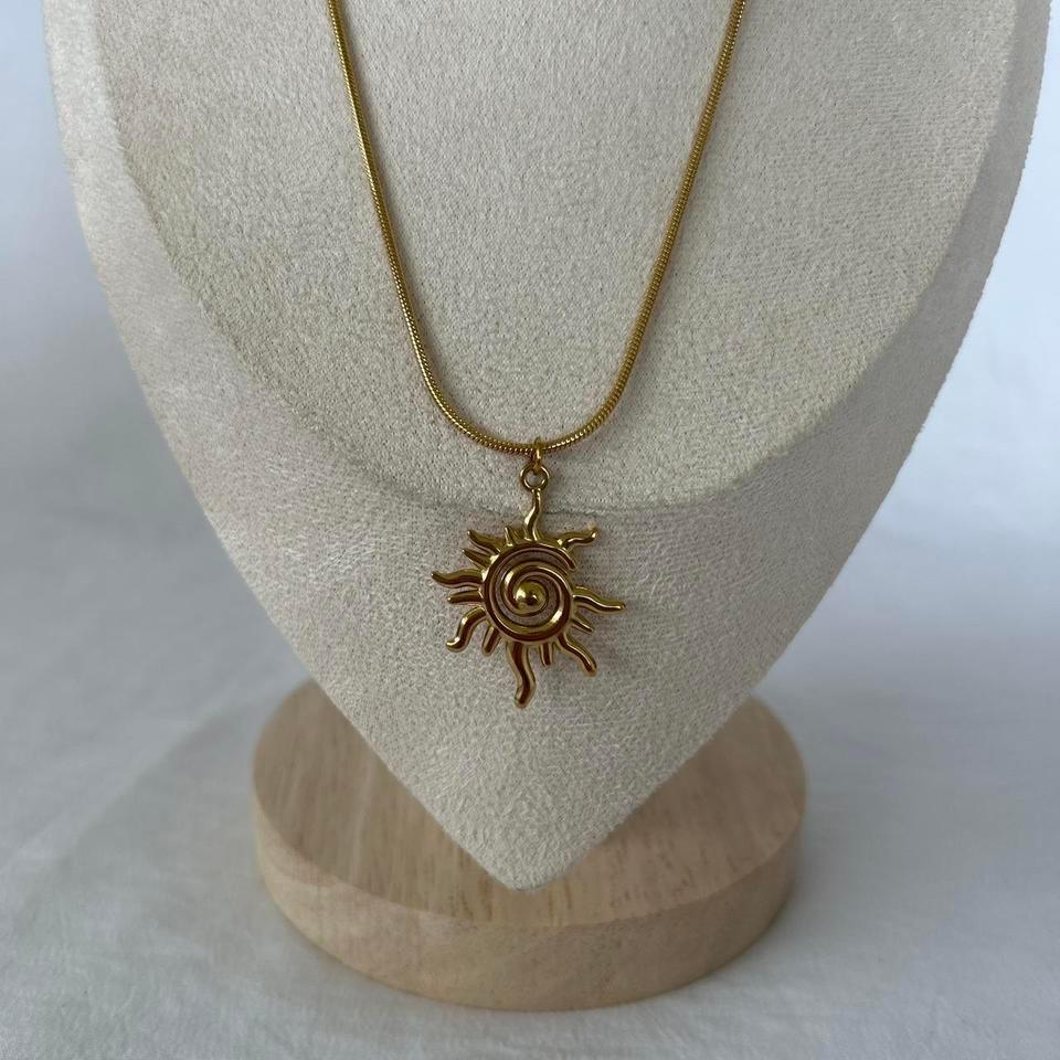 Gold Chain Necklace With Spiral D558